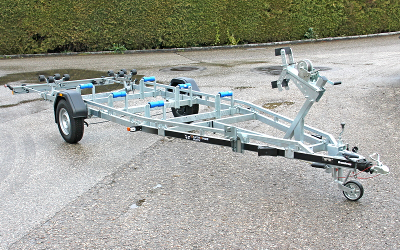 Trailer für Flachbodenboote